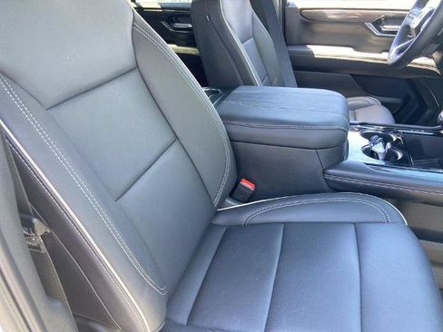 Used 2025 GMC Yukon Elevation AWD/4WD image 24