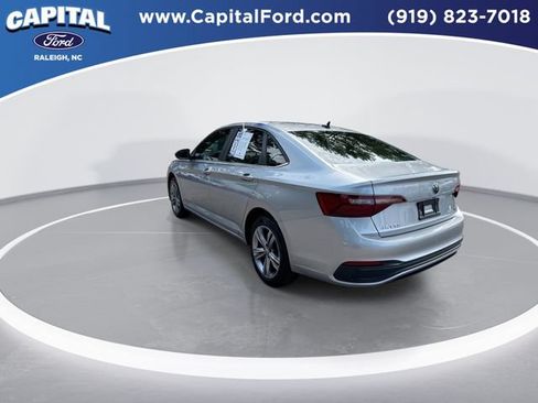 Used 2024 Volkswagen Jetta SE FWD image 6