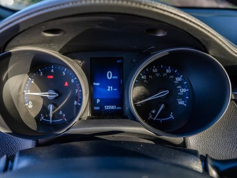 Used 2018 Toyota C-HR XLE FWD image 19