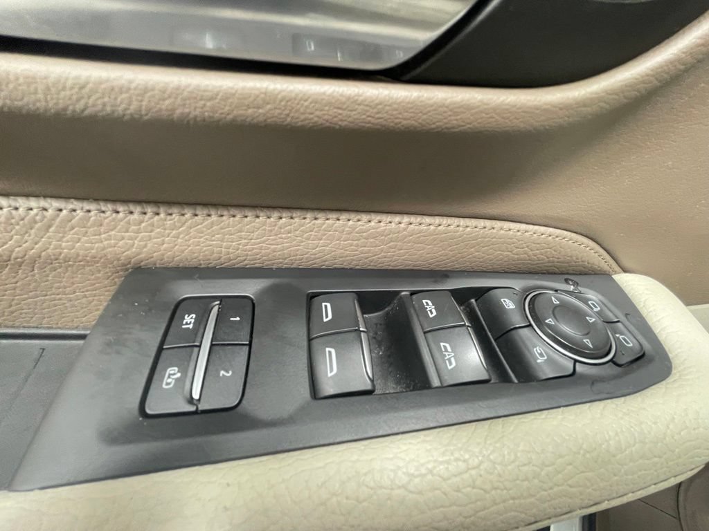 Used 2022 GMC Yukon XL Denali AWD/4WD image 17