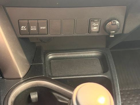 Used 2017 Toyota RAV4 XLE w/ All Weather Liner Package AWD/4WD image 23