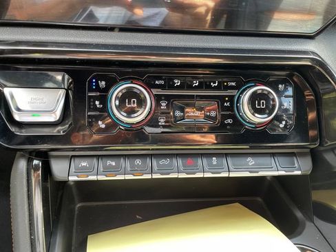 Certified 2025 GMC Sierra 1500 AT4 w/ Technology Package AWD/4WD image 34