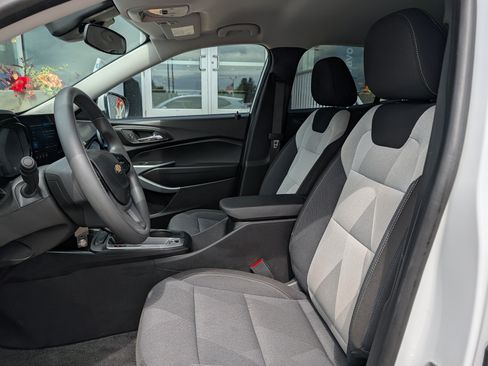 Used 2026 Chevrolet Trax LS w/ LS Convenience Package FWD image 8
