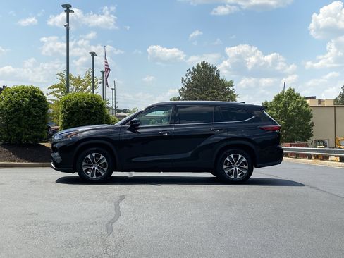 Used 2022 Toyota Highlander XLE FWD image 15