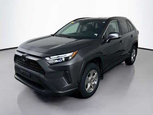 Used 2025 Toyota RAV4 XLE AWD/4WD image 3