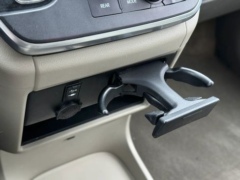 Used 2015 Toyota Sienna L FWD image 13