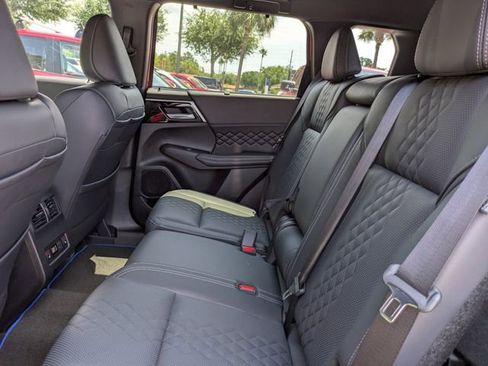 New 2025 Mitsubishi Outlander SEL Black Edition image 17
