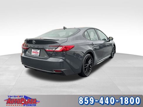 Used 2025 Toyota Camry SE image 11