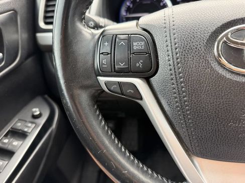 Used 2017 Toyota Highlander XLE FWD image 16