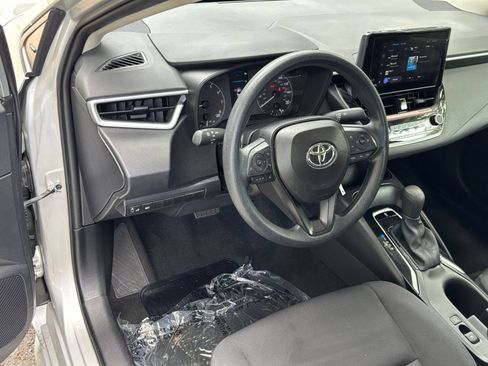 Used 2025 Toyota Corolla LE FWD image 32