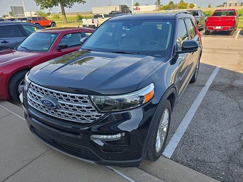 Used 2021 Ford Explorer Limited w/ Equipment Group 301A AWD/4WD image 2