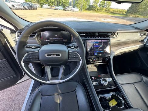 Used 2023 Jeep Grand Cherokee L Limited w/ Luxury Tech Group II AWD/4WD image 6
