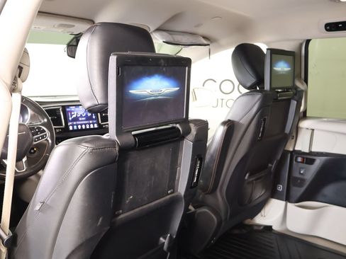Used 2020 Chrysler Pacifica Touring-L Plus w/ Advanced Safetytec Group FWD image 15