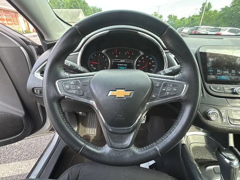 Used 2016 Chevrolet Malibu LT FWD image 11