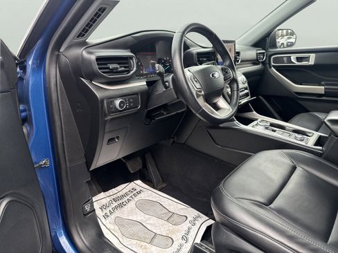 Used 2022 Ford Explorer XLT w/ Equipment Group 202A image 22