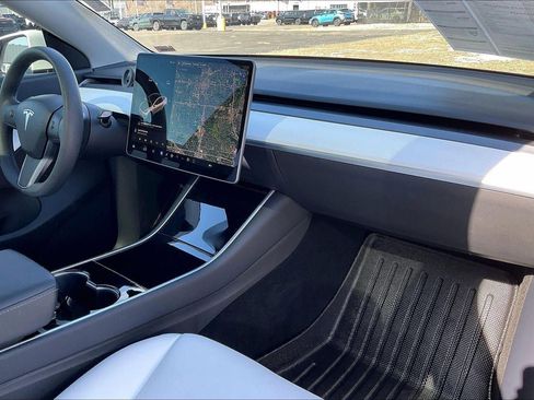 Used 2020 Tesla Model Y Long Range image 17