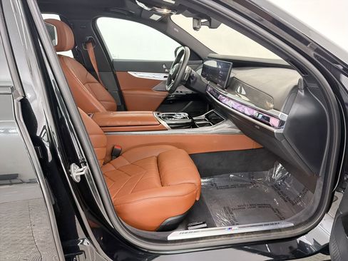 Certified 2023 BMW 740i image 26