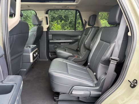 Used 2024 Ford Expedition XLT AWD/4WD image 20