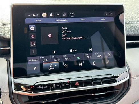 Used 2022 Jeep Compass Limited image 16