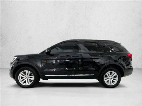 Used 2019 Ford Explorer XLT w/ Equipment Group 201A AWD/4WD image 6