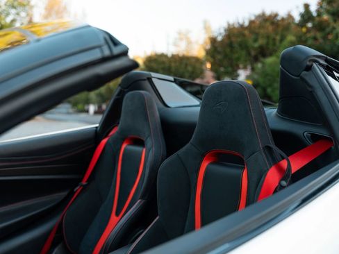 Used 2021 McLaren 720S Spider image 6