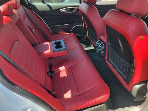 Used 2022 Alfa Romeo Giulia Veloce RWD image 19