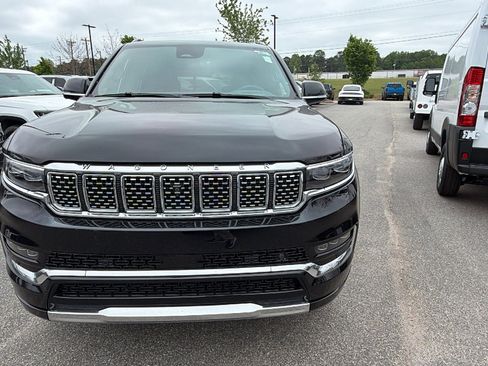 Used 2024 Jeep Grand Wagoneer Series III AWD/4WD image 3