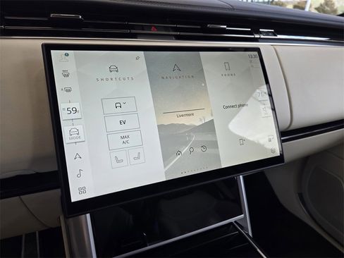 New 2025 Land Rover Range Rover SE image 40