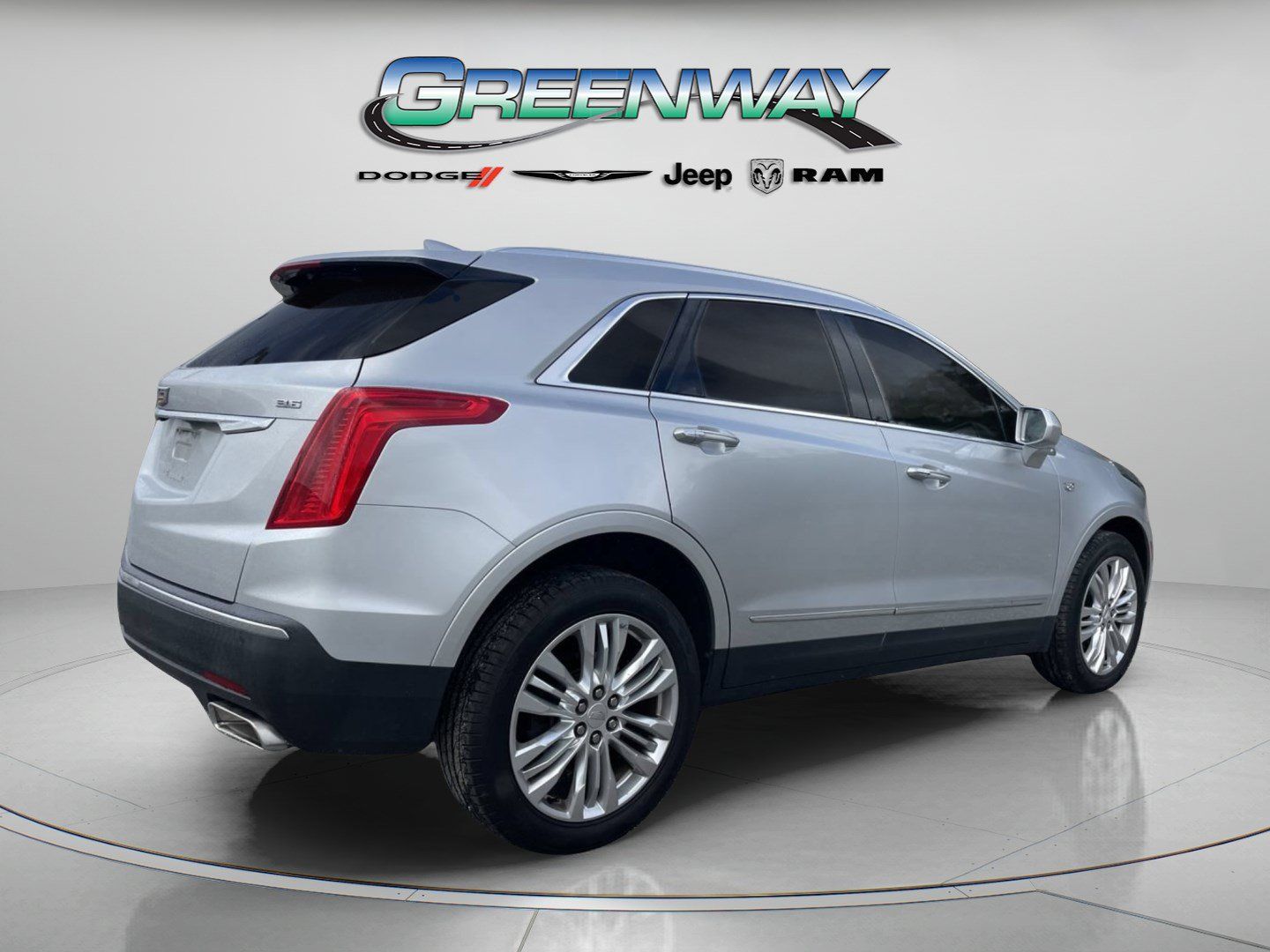 Used 2017 Cadillac XT5 Premium Luxury FWD image 4
