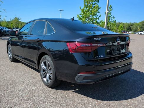 Used 2024 Volkswagen Jetta SE w/ Panoramic Sunroof Package FWD image 4