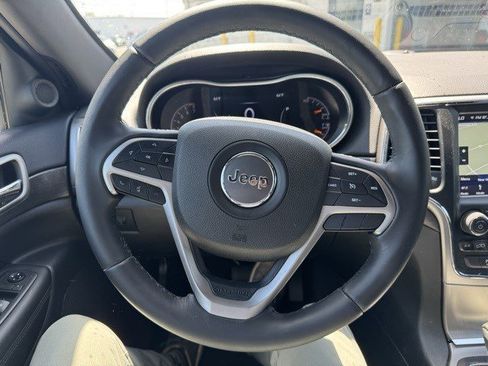 Used 2018 Jeep Grand Cherokee Laredo image 15