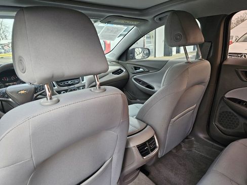 Used 2020 Chevrolet Malibu LT FWD image 36