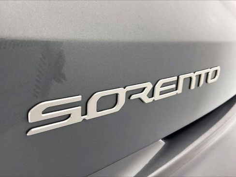 Used 2023 Kia Sorento S FWD image 7