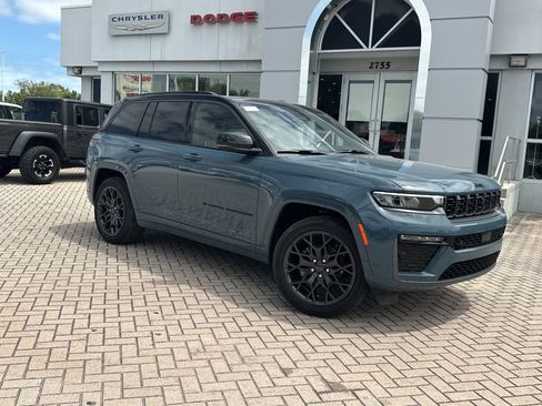 New 2026 Jeep Grand Cherokee Summit AWD/4WD image 2