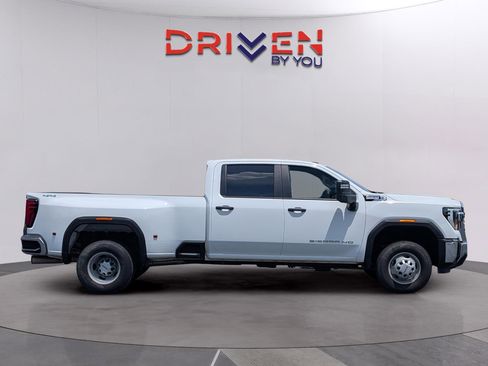 Used 2024 GMC Sierra 3500 Pro AWD/4WD image 6