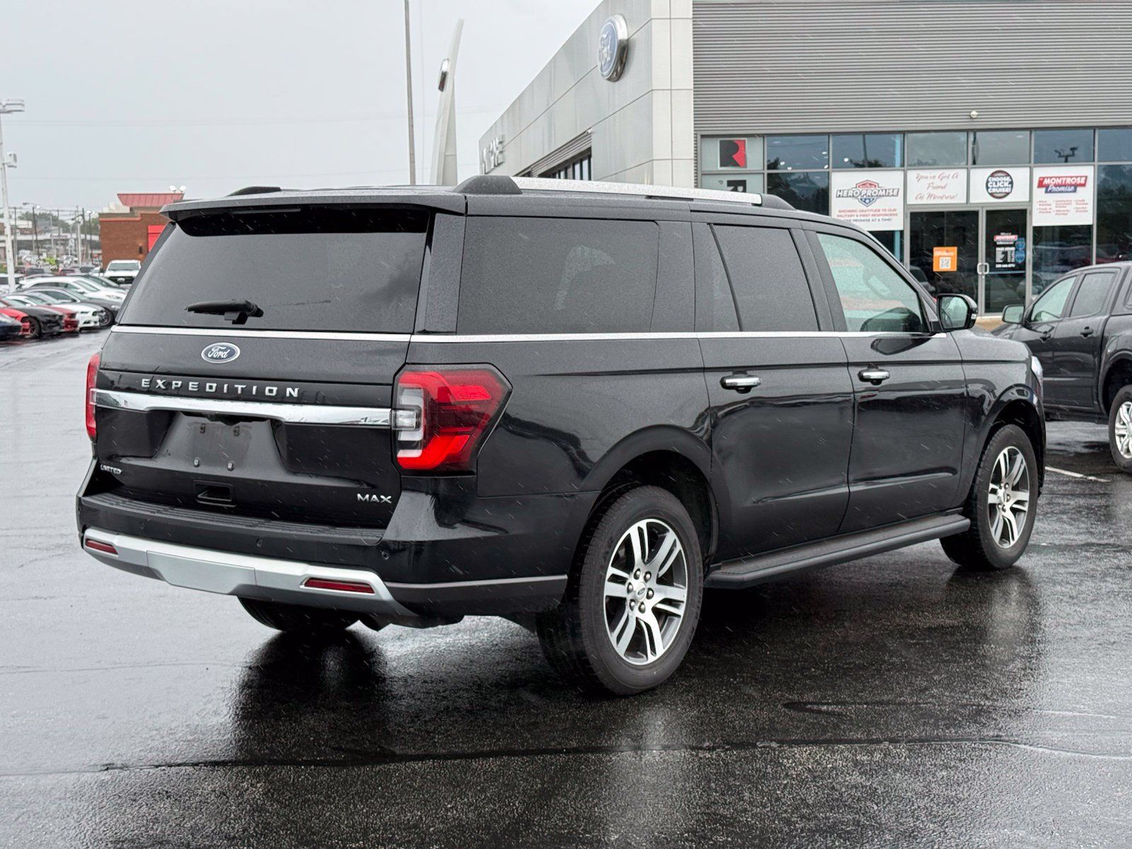 Used 2024 Ford Expedition Max Limited AWD/4WD image 4