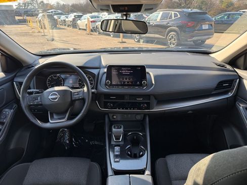 Used 2025 Nissan Rogue SV image 29