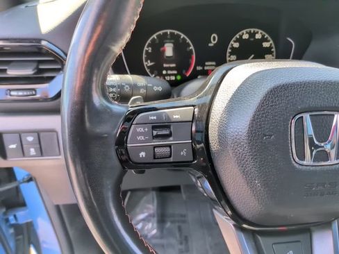 Used 2025 Honda Pilot TrailSport image 23