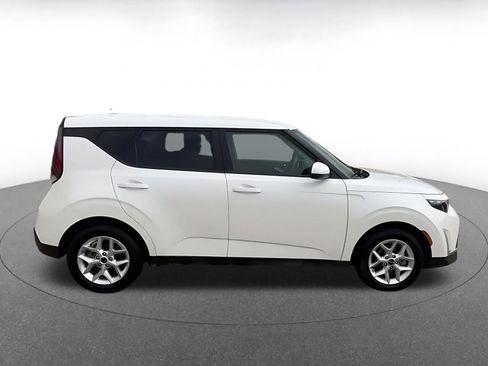 Used 2025 Kia Soul LX w/ LX Technology Package FWD image 16