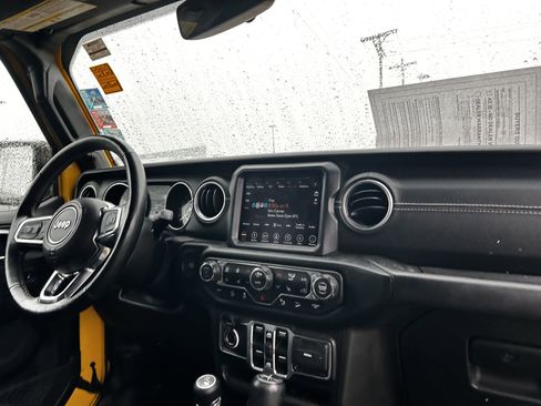Used 2018 Jeep Wrangler Unlimited Sahara AWD/4WD image 14