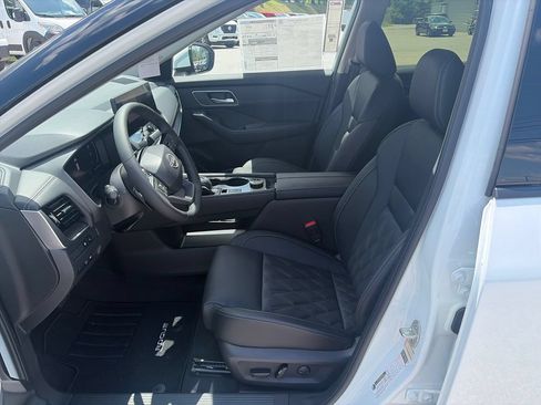 New 2026 Nissan Rogue Platinum w/ Platinum Premium Package AWD/4WD image 10