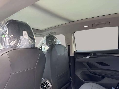 New 2025 Volkswagen Tiguan SE image 6