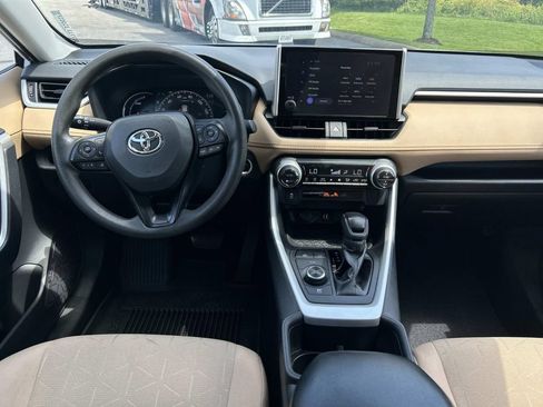 Used 2024 Toyota RAV4 XLE AWD/4WD image 22