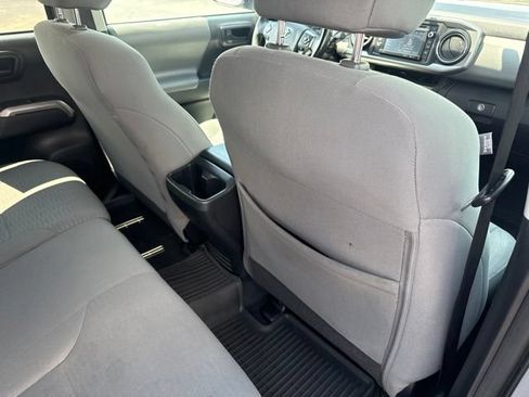 Used 2017 Toyota Tacoma SR5 w/ Tow Package RWD image 18