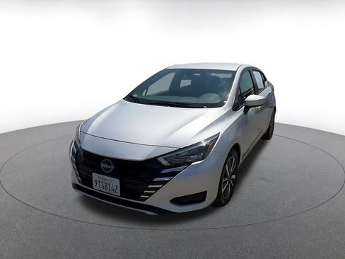 Used 2025 Nissan Versa SV FWD image 7
