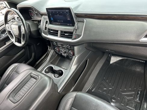 Used 2021 Chevrolet Suburban LT RWD image 12
