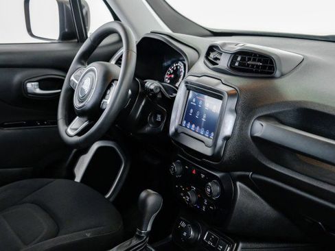 Used 2019 Jeep Renegade Latitude image 19