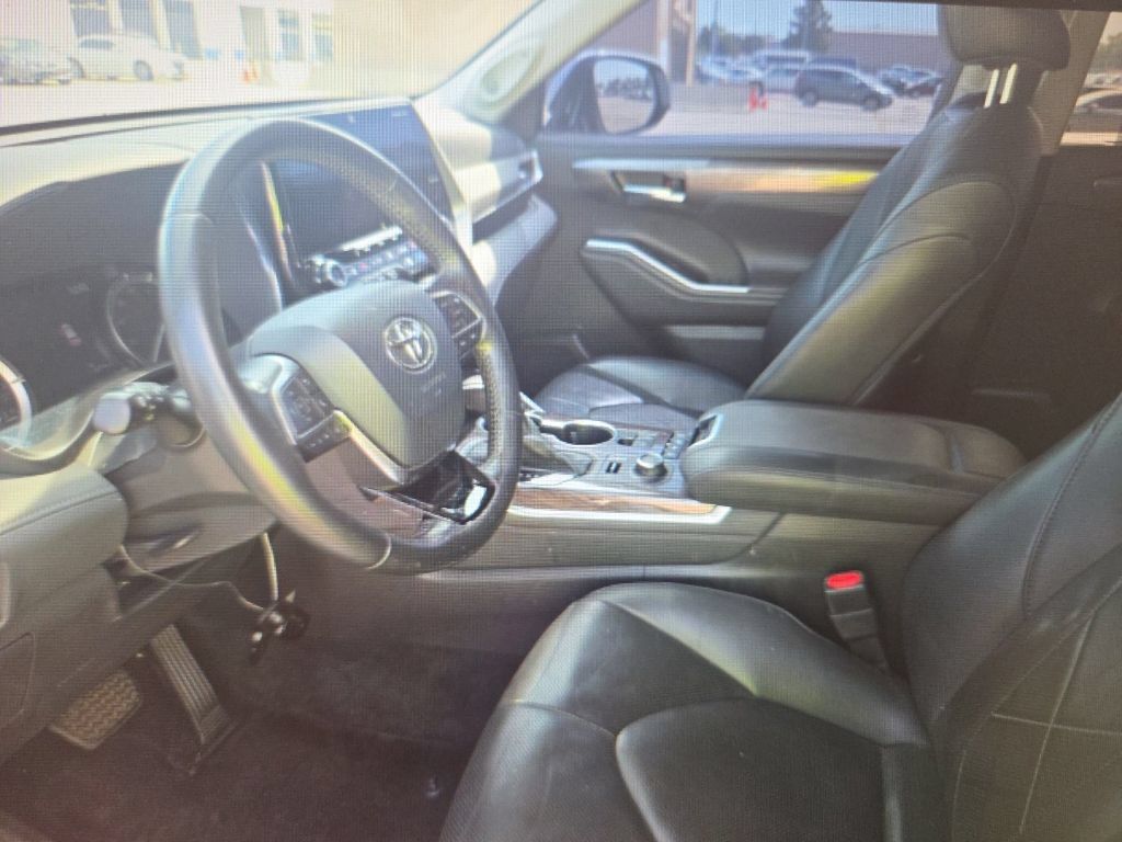 Used 2021 Toyota Highlander Platinum AWD/4WD image 8