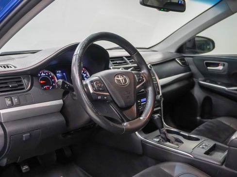 Used 2017 Toyota Camry XSE image 4