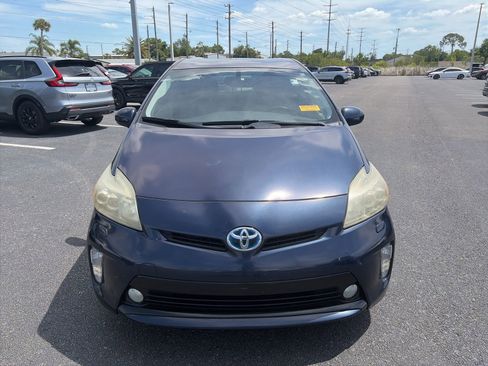 Used 2015 Toyota Prius Five image 2